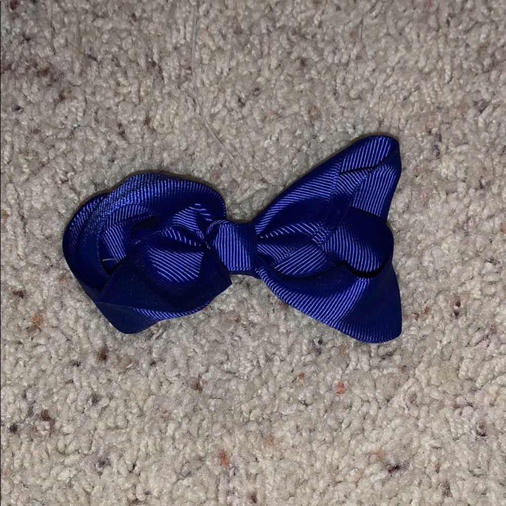 Blue alligator clip bow
